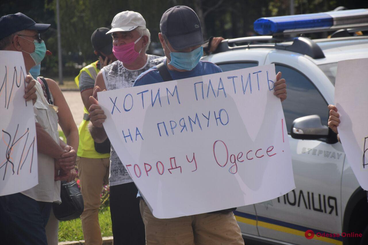 В Одессе у облгосадминистрации проходят два митинга