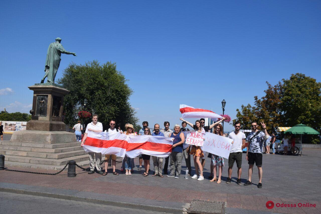 «Саша, прощай» — в Одессе поддержали белорусский общенациональный «Марш за свободу»