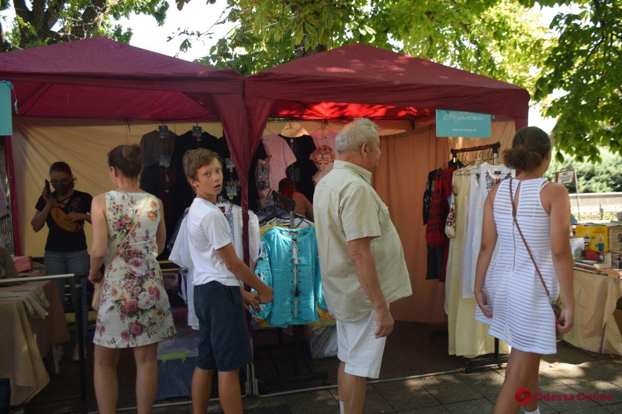 Exhibition-fair of folk craftsmen opened on Primorsky Boulevard (photo)