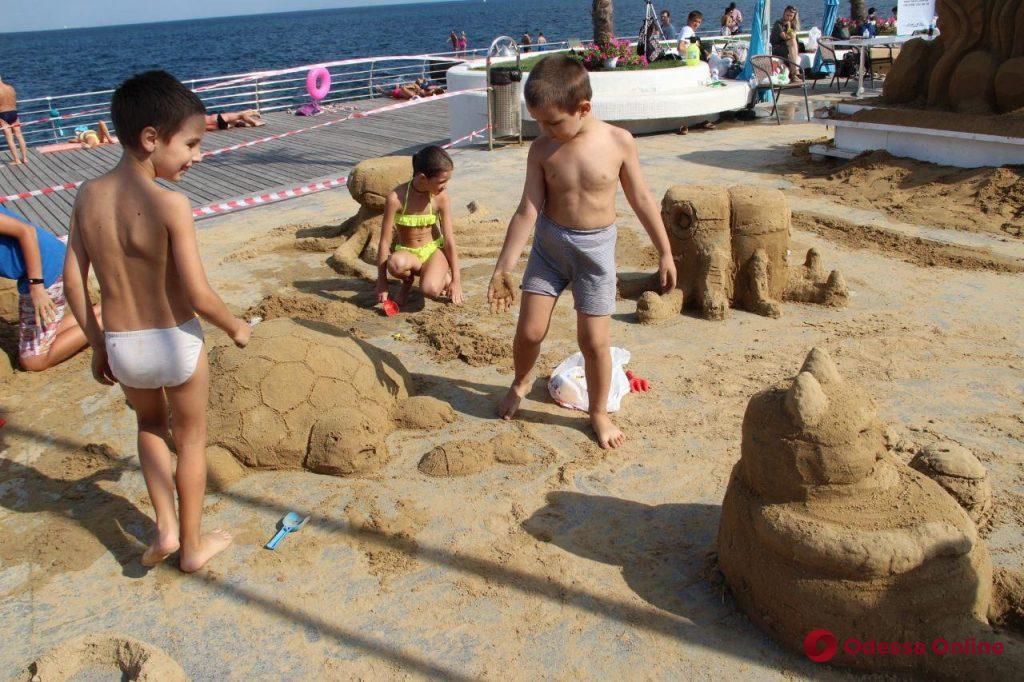 На «Ланжероне» установили рекорд Украины по созданию самой большой скульптуры из песка (фото)
