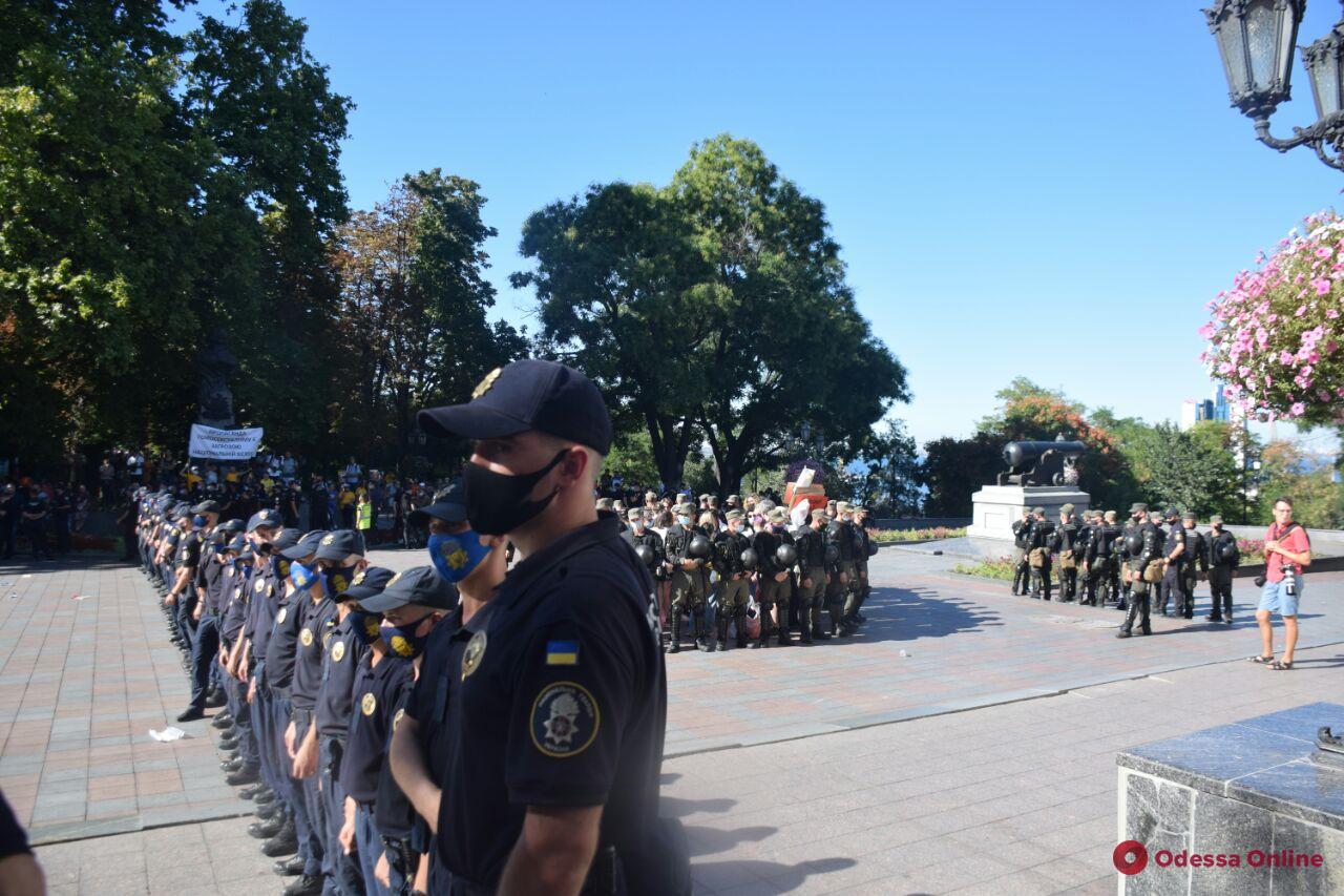 Во время столкновений на акции «Одесса Прайд» пострадали двое полицейских (обновлено)