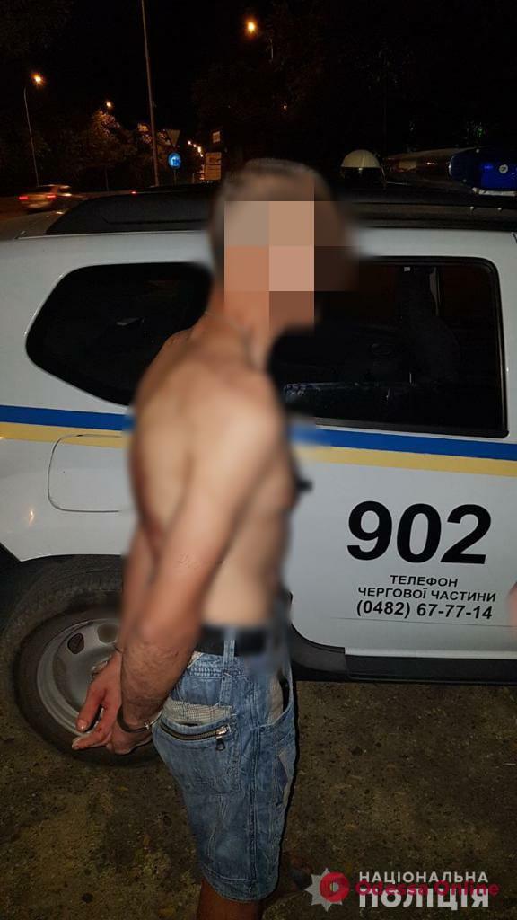 В Одессе приехавший на заработки мужчина ударил ножом соседа по хостелу