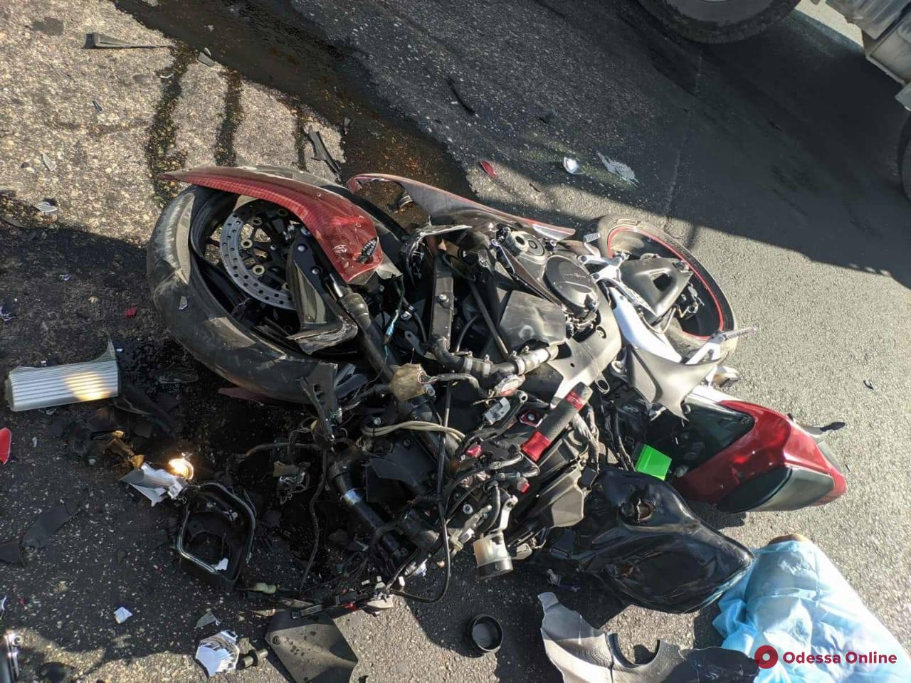 Под Одессой в ДТП погиб мотоциклист