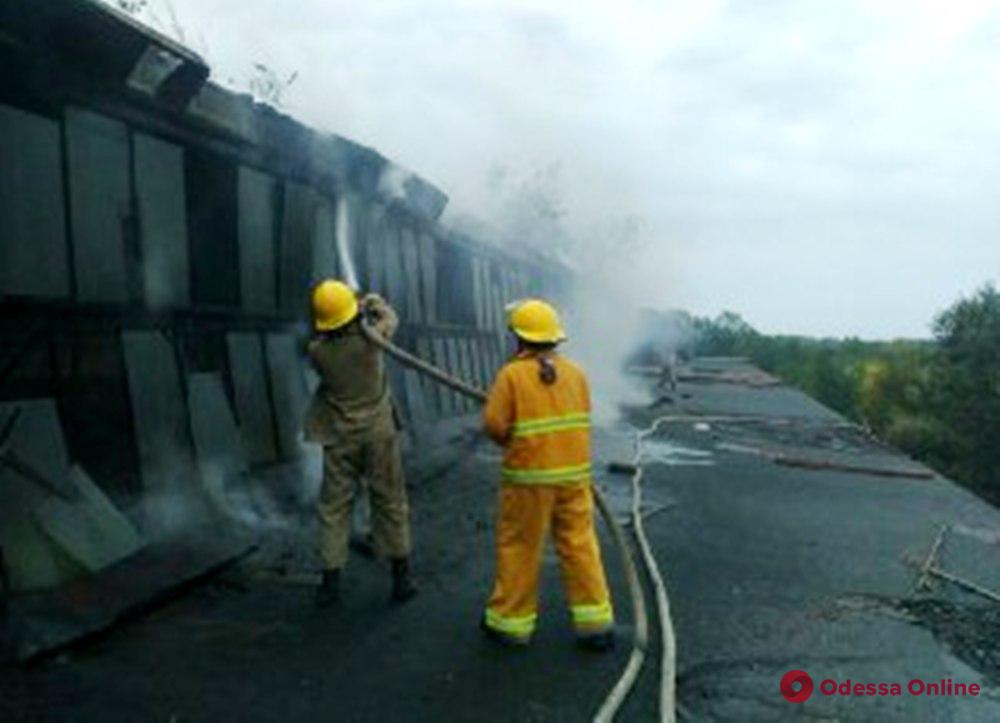 В Вилково вспыхнул пожар на заброшенном заводе