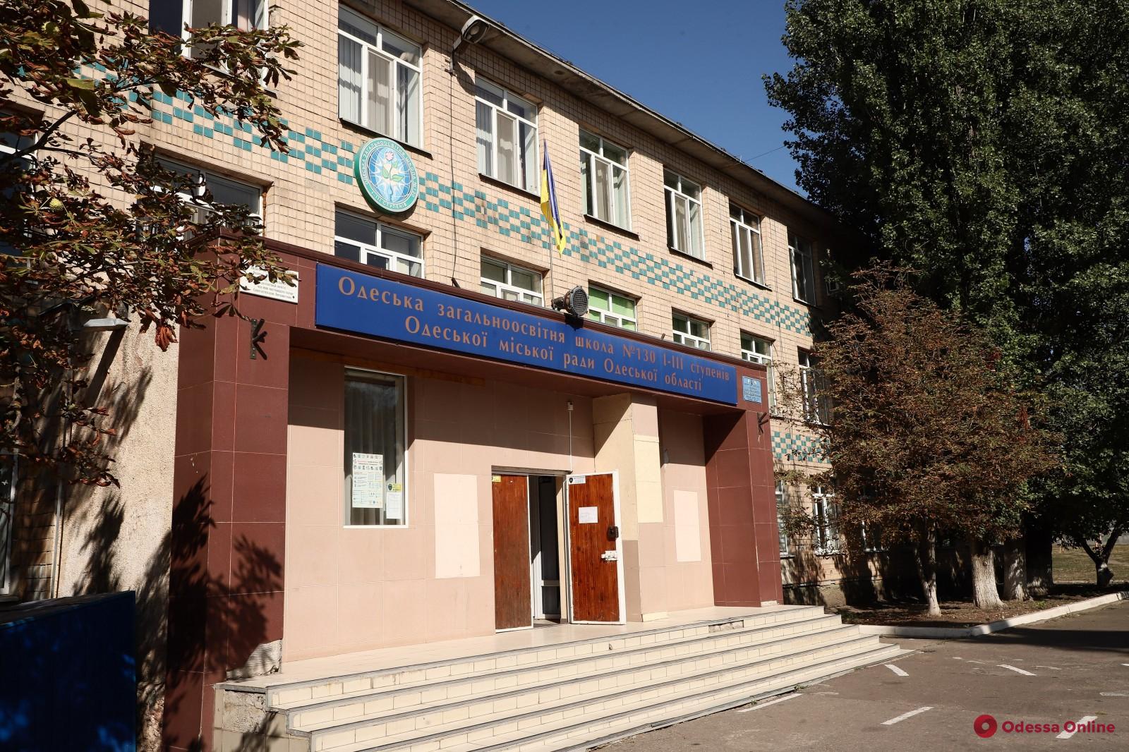 Мэр Одессы проверил, как идет капремонт школы на Ленпоселке (фото)