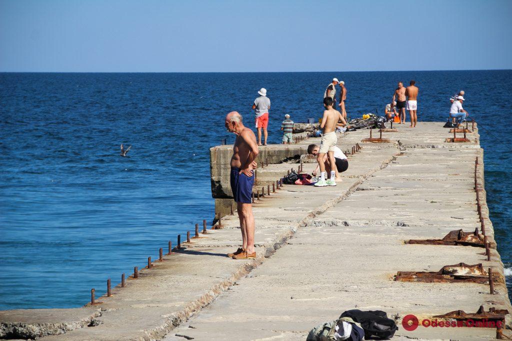 «Чкаловский» санаторий и одноименный пляж в первые дни осени (фоторепортаж)