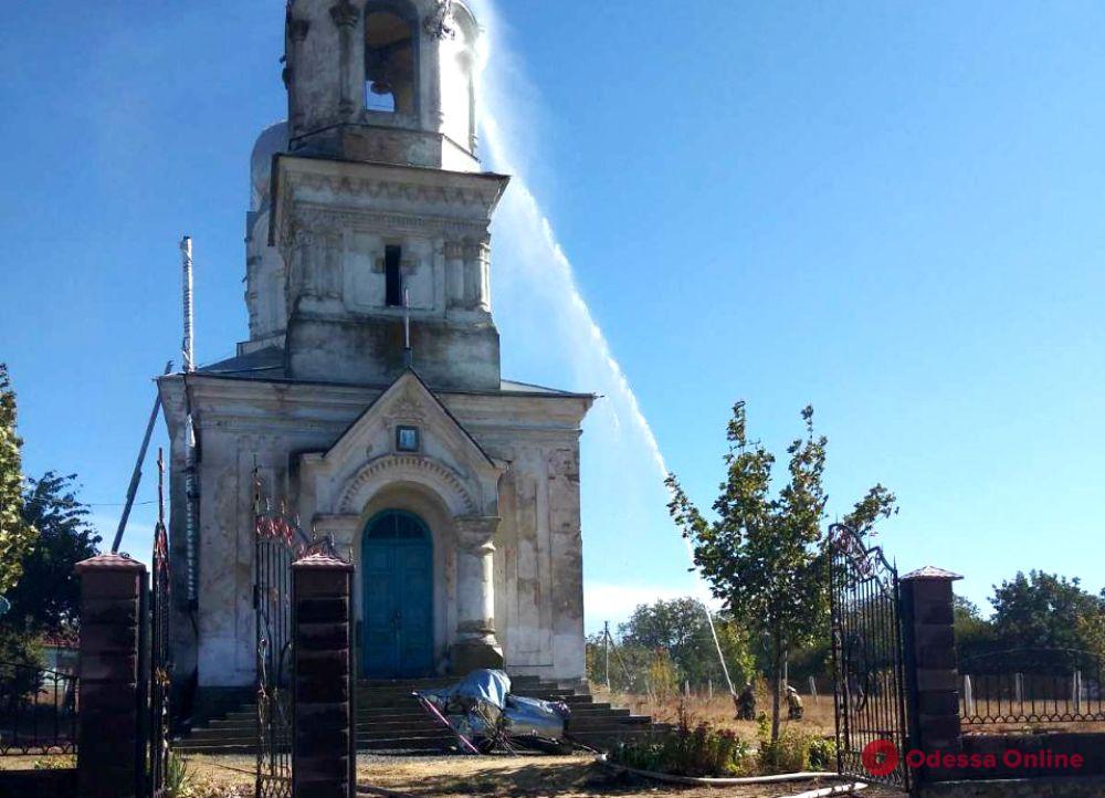 В Одесской области молния ударила в купол церкви