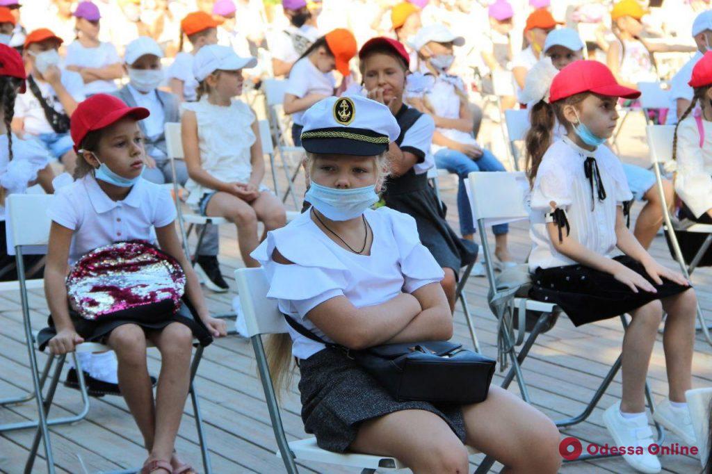 В Зеленом театре прошел праздник для детей Приморского района (фоторепортаж)