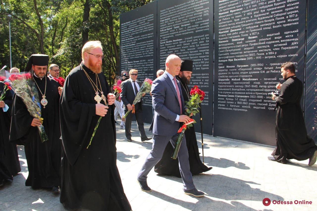 В Преображенском парке открыли мемориальную стену с именами основателей и строителей города (фоторепортаж)