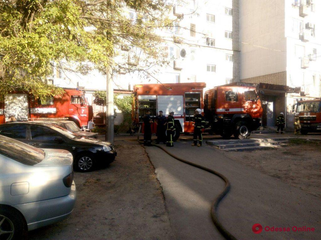 На Молдаванке тушили пожар в многоэтажке (фото)