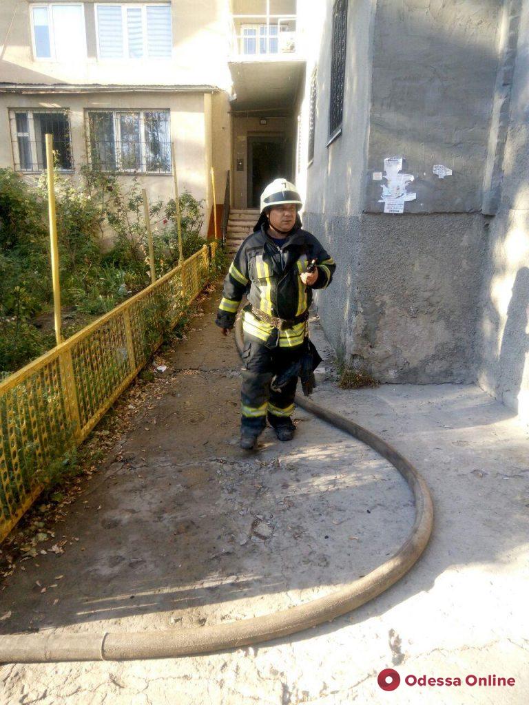 На Молдаванке тушили пожар в многоэтажке (фото)