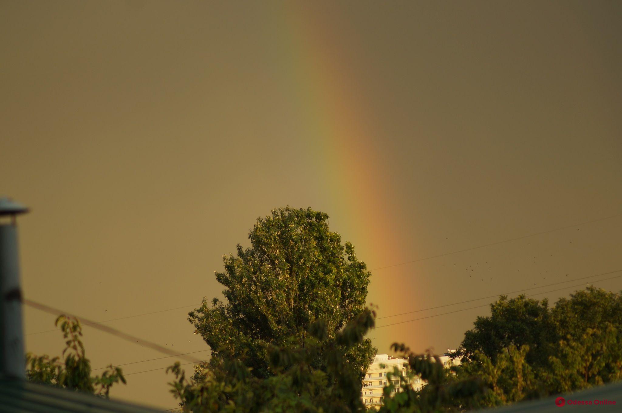 Одесситы наблюдали яркую радугу (фото)