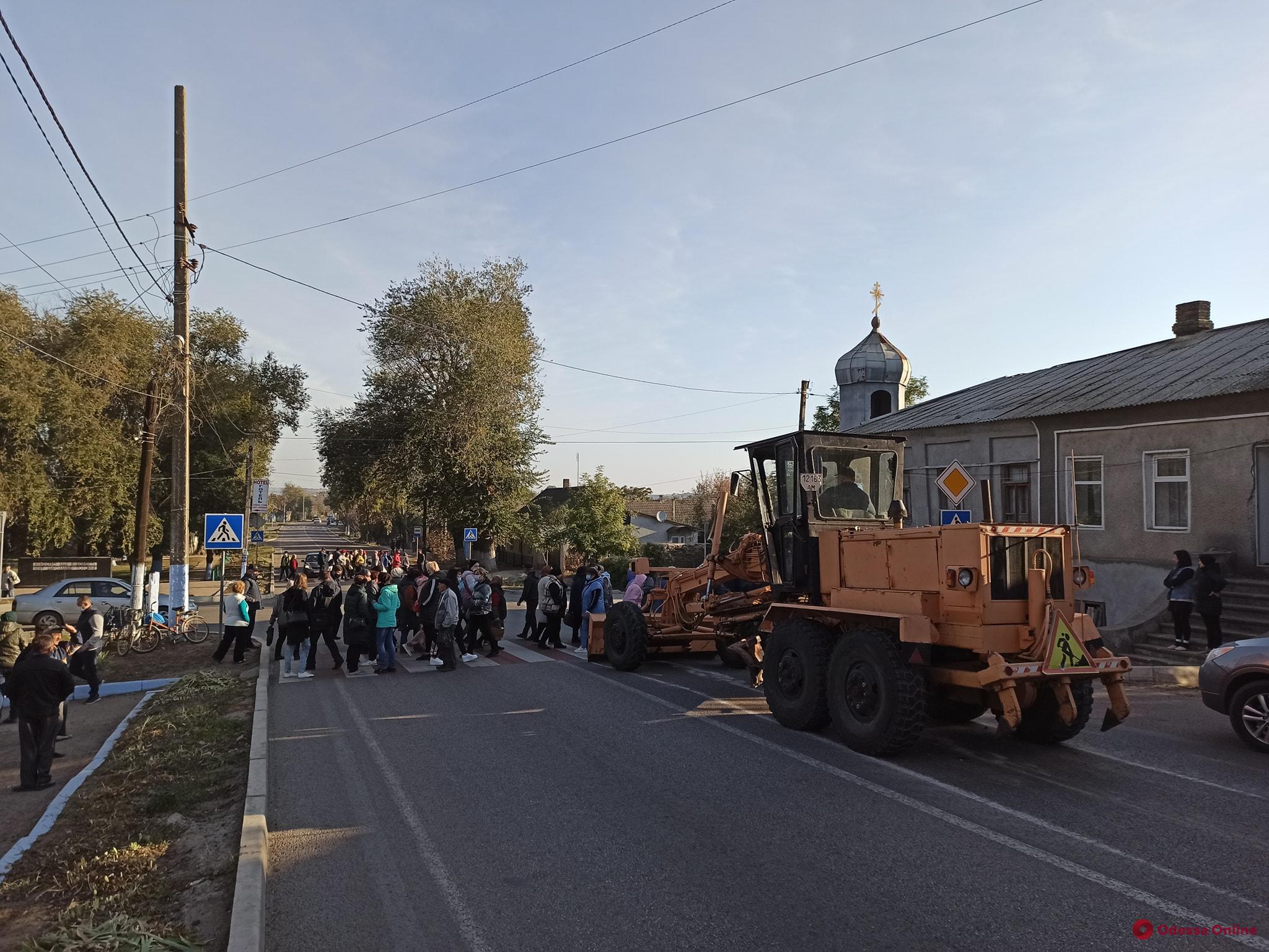 Жители Татарбунар перекрыли трассу Одесса—Рени из-за закрытия рынка (видео)