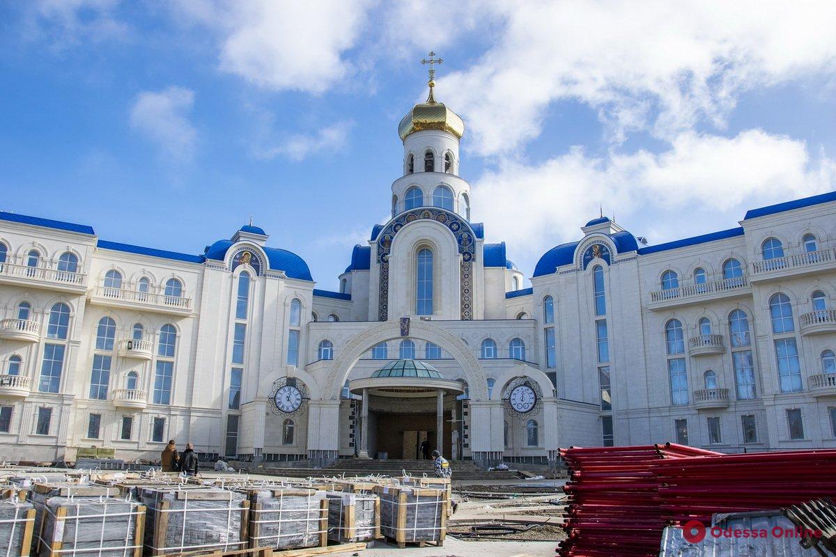 Школа на Академической построена и работает незаконно, — мэр Геннадий Труханов