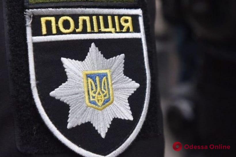 В Одессе поймали двух подростков, которые взламывали сигаретные киоски
