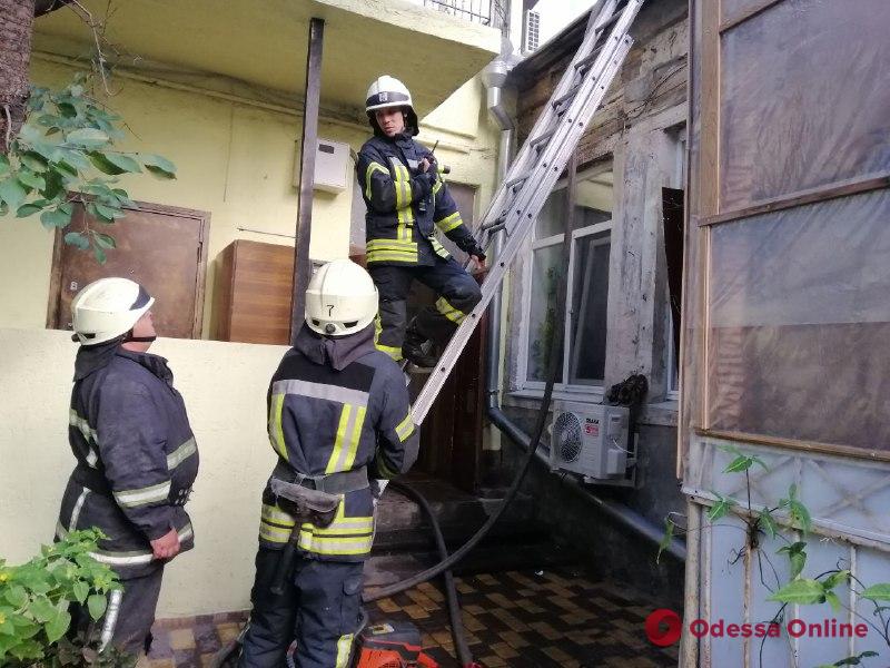 При пожаре в центре Одессы пострадал пожилой мужчина