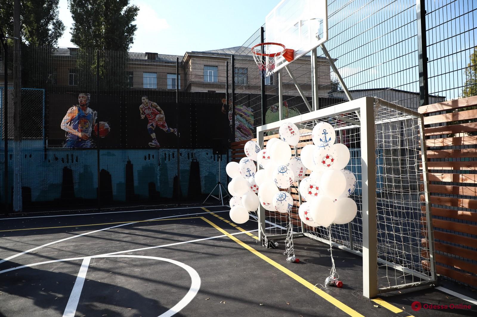 В школе на Молдаванке обустроили спортивную площадку (фото)