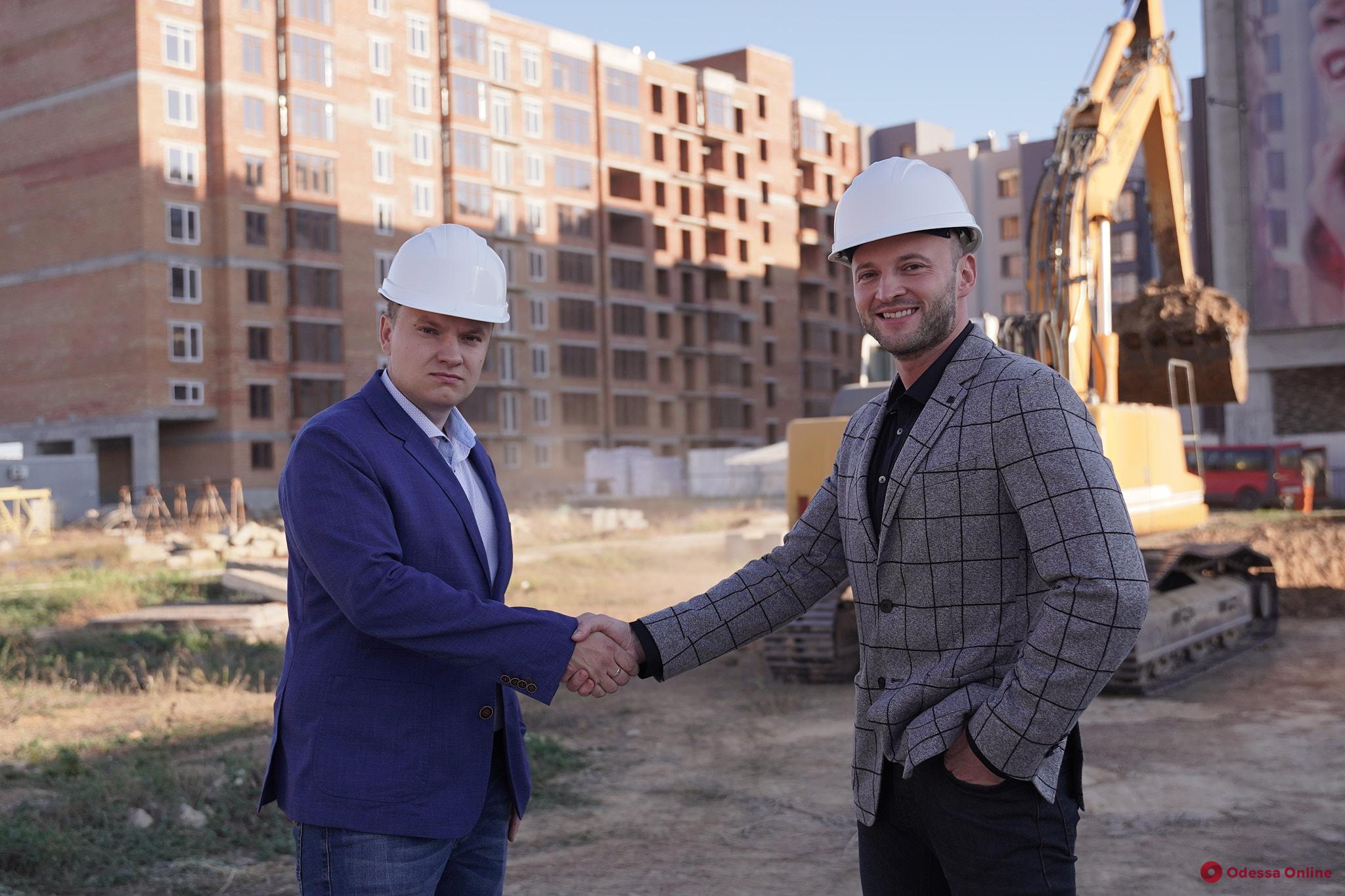 Одесский застройщик Олег Невзоров помогает достроить еще один проблемный дом