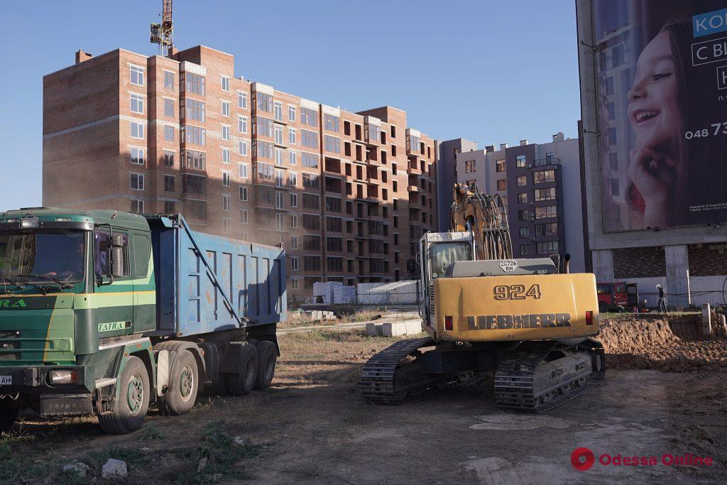 Одесский застройщик Олег Невзоров помогает достроить еще один проблемный дом