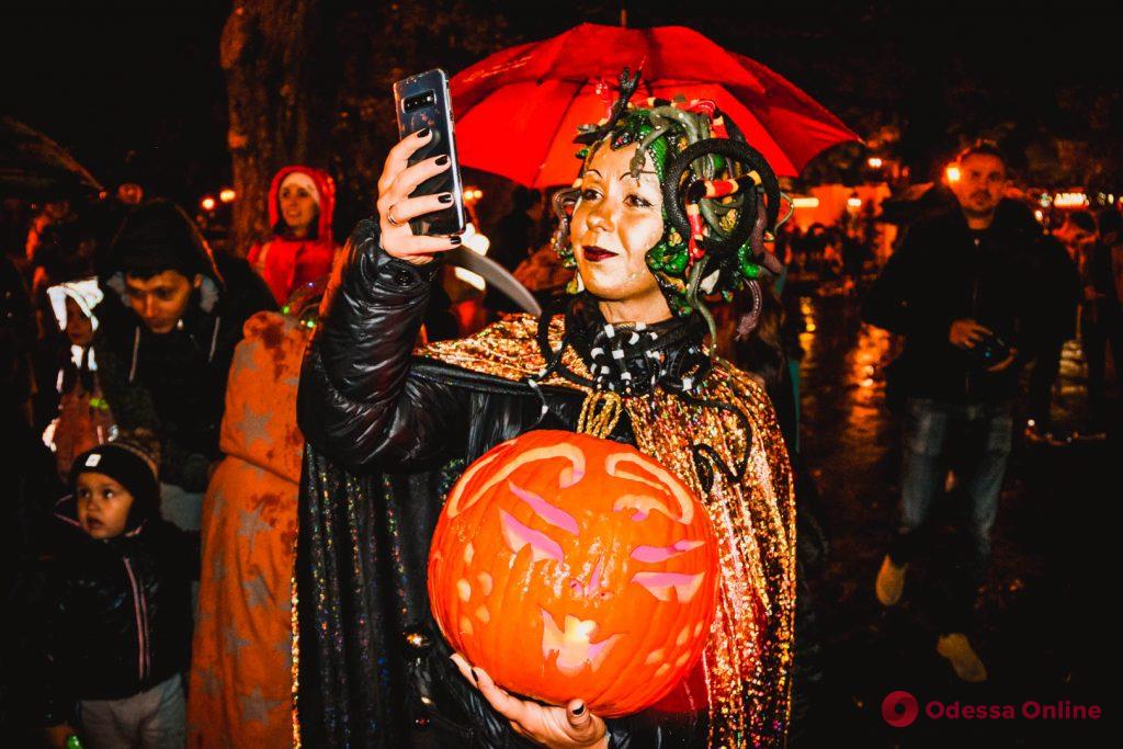 Скелеты, привидения и Фредди Крюгер: Одесса ярко празднует Хэллоуин (фоторепортаж)
