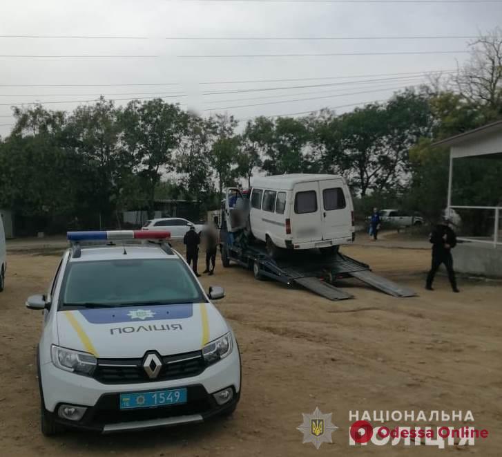 В Беляевском районе обнаружили три автобуса с «купленными» избирателями — один из водителей был пьян (видео)