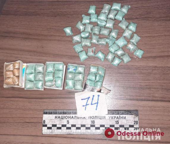 В Одессе у жителя Донецка нашли около 500 пакетиков с наркотиками
