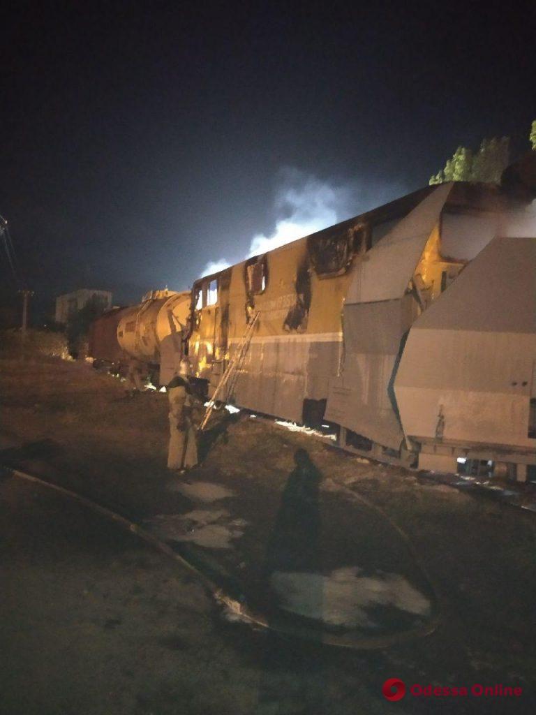 В Одесской области ночью загорелся снегоуборочный поезд