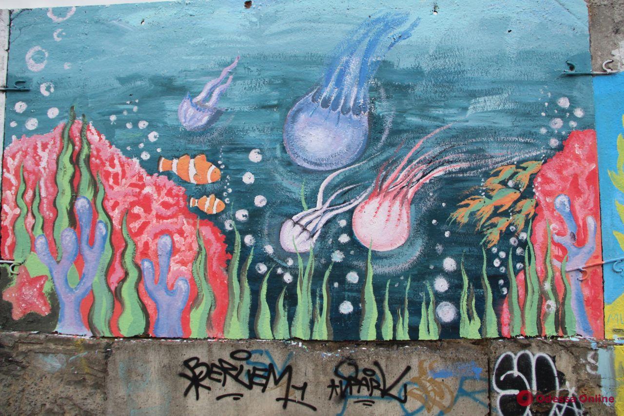 «Дорога исцеления»: забор одесского онкодиспансера украсили яркими рисунками (фото)