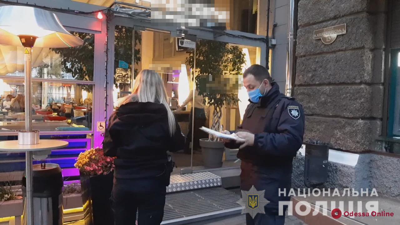 В одесском кафе трое кавказцев устроили драку и пытались скрыться от полиции (видео)