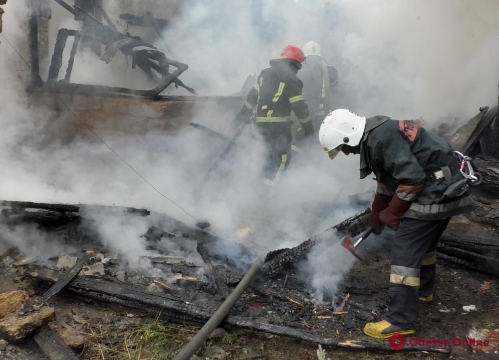 В Приморском районе Одессы тушили пожар в жилом доме