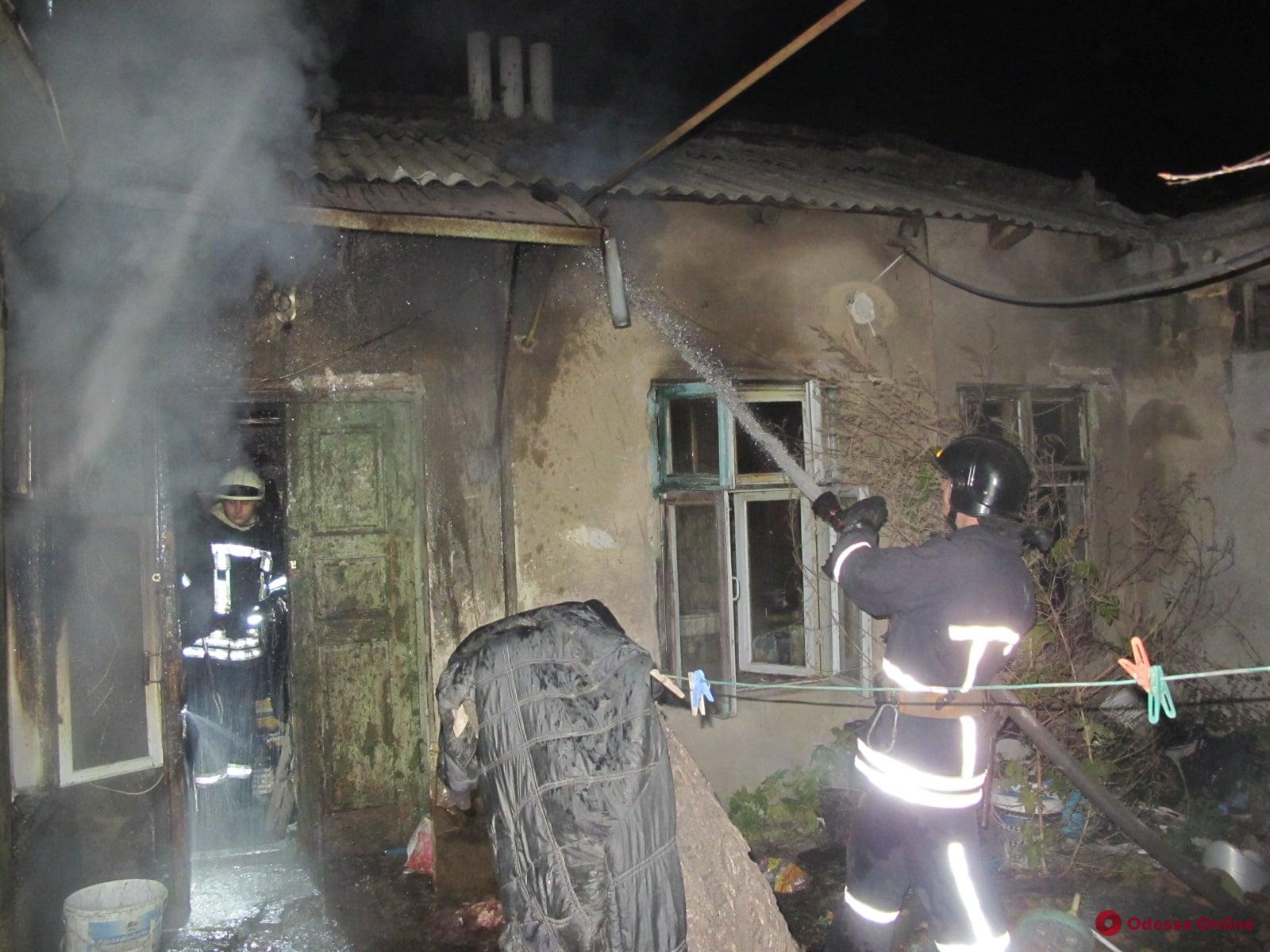 В Одессе горел частный дом: погибла женщина (фото)