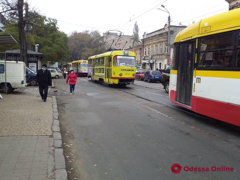 Автохам заблокировал движение трамваев возле «Привоза»