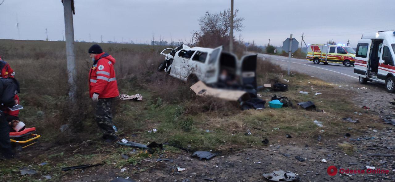 На трассе Одесса-Рени столкнулись два микроавтобуса – двое погибших, четверо пострадавших