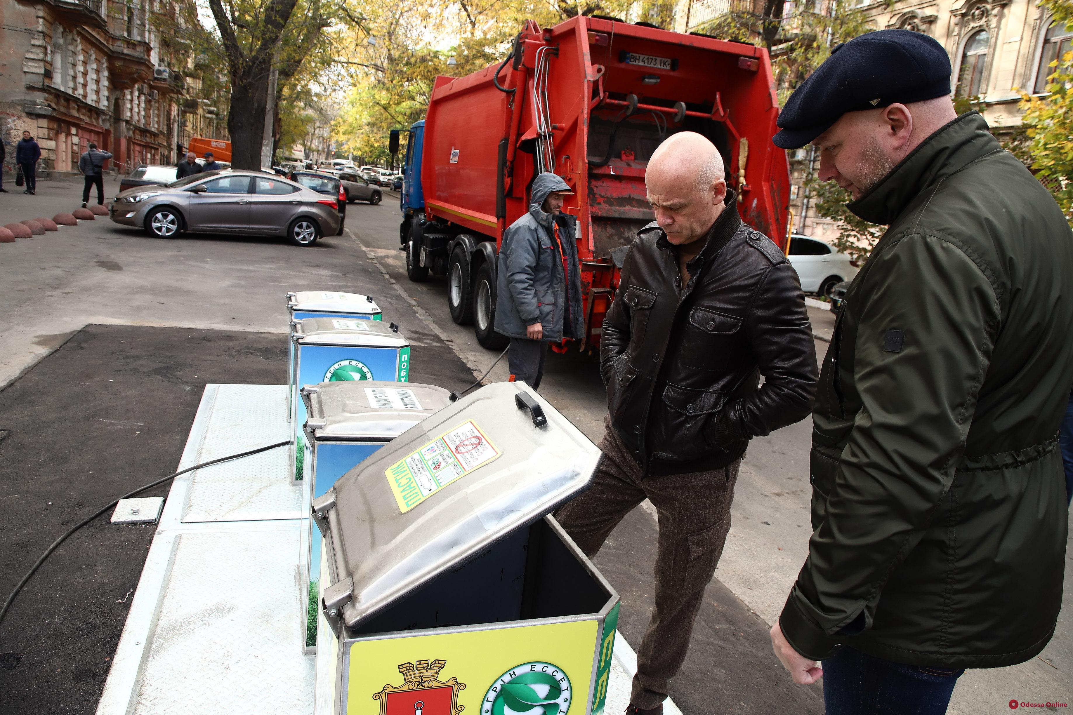 В Одессе продолжается реализация проекта по установке подземных мусорных контейнеров, — Геннадий Труханов