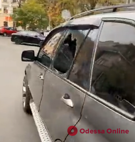 В Одессе напали на активиста и разбили машину