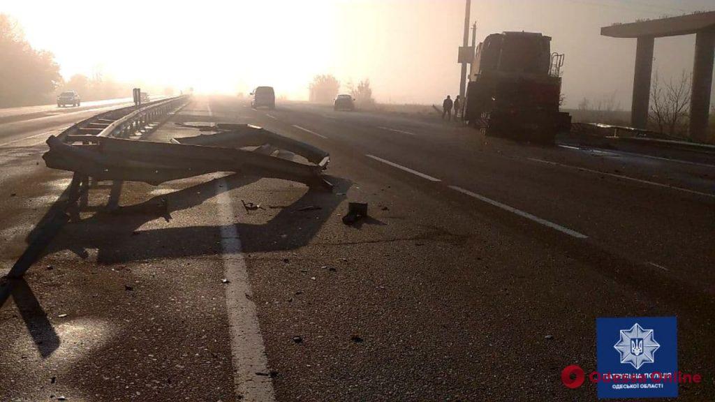 На трассе Одесса – Киев в ДТП пострадал водитель грузовика
