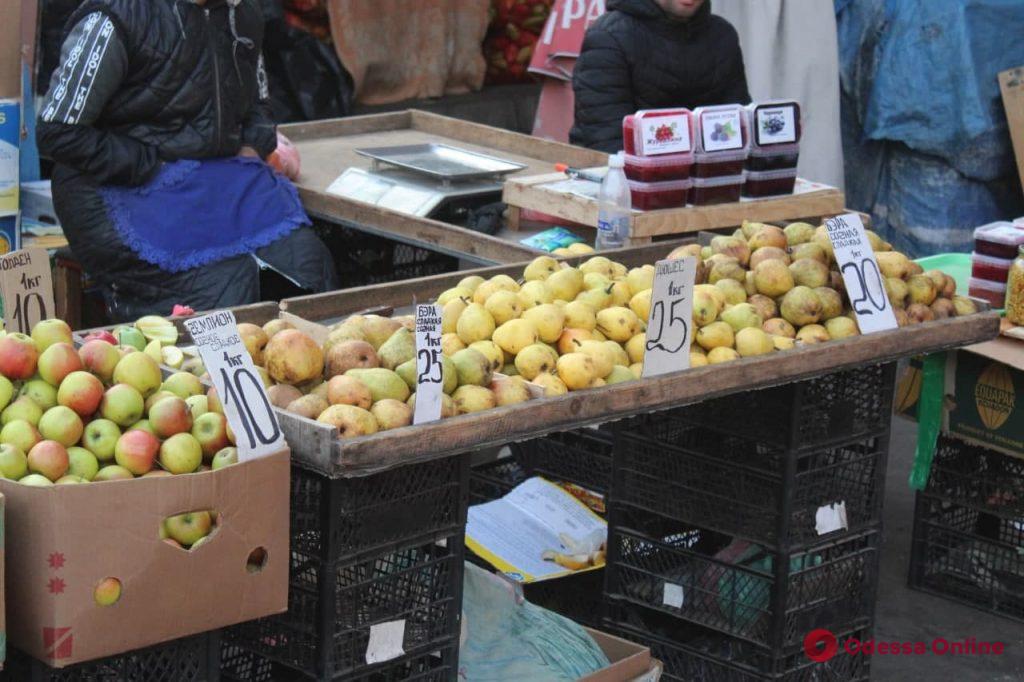 Картофель, яблоки и судак: воскресные цены на одесском «Привозе»
