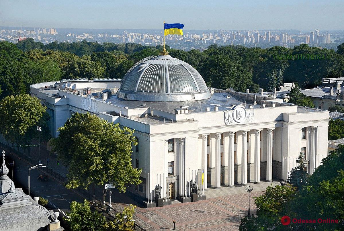 Украину покинули около 20 народных депутатов