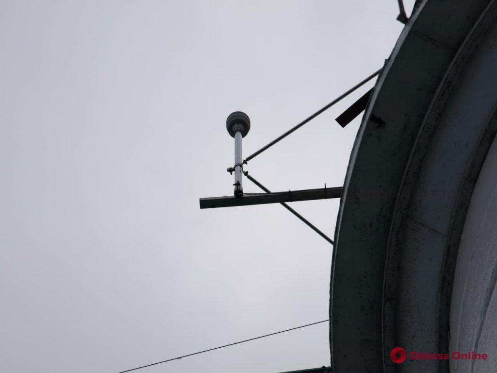 На Воронцовском маяке в Одессе установили новое навигационное оборудование