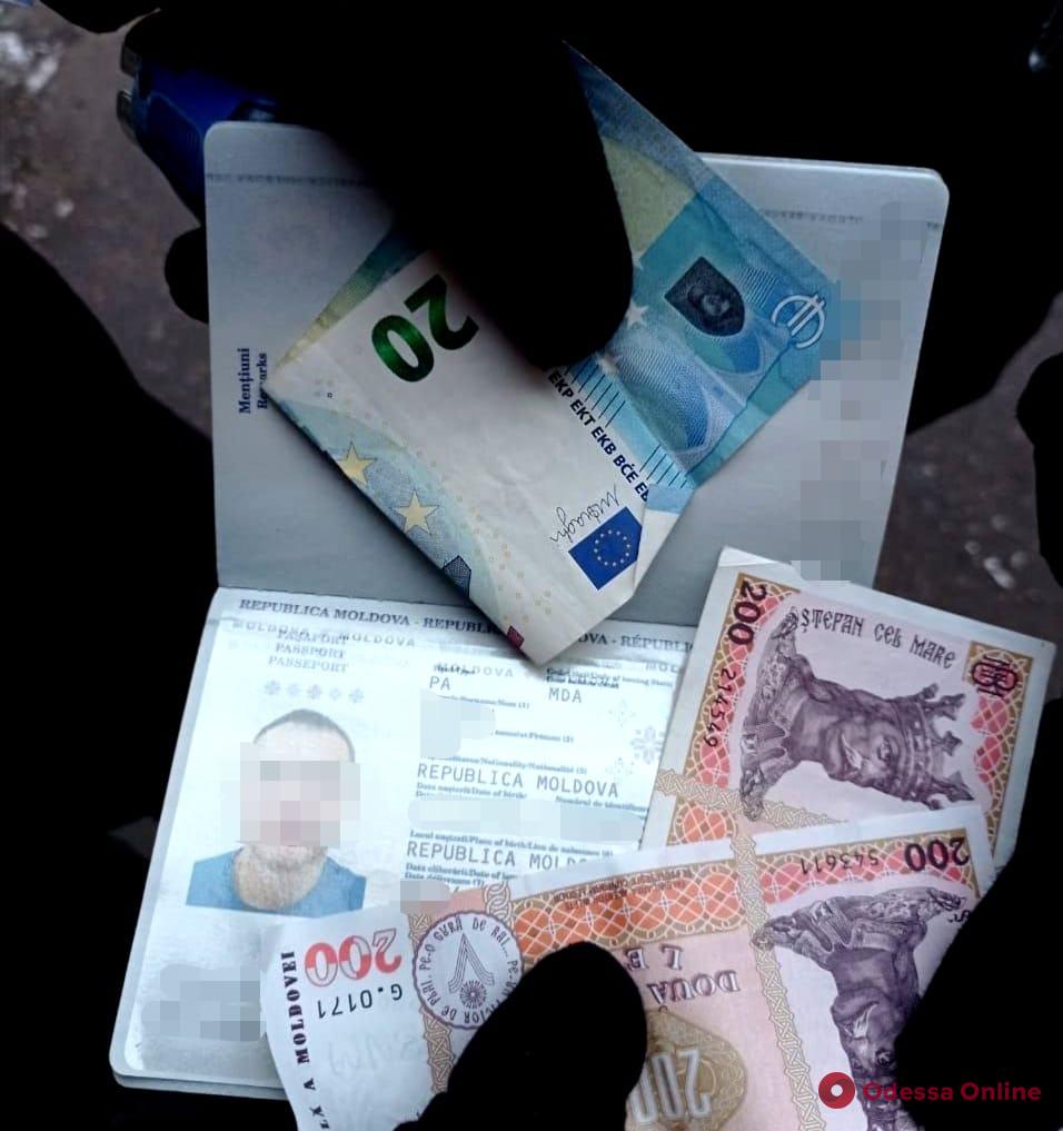 В Одесской области молдаванин пытался дать взятку пограничнику