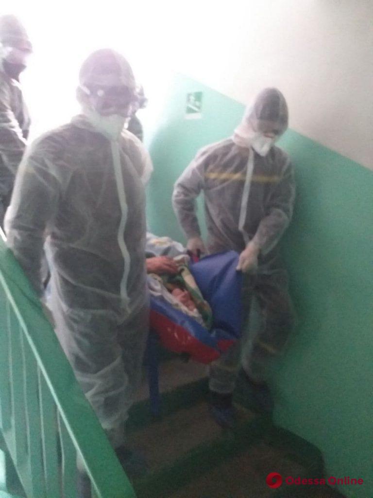 В Одесской области для транспортировки пациентки понадобилась помощь спасателей