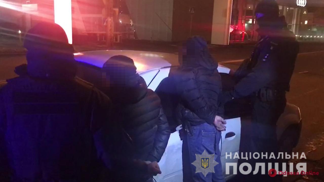 В Одесской области задержали таксиста-иностранца и его брата, которые ограбили киевлянку