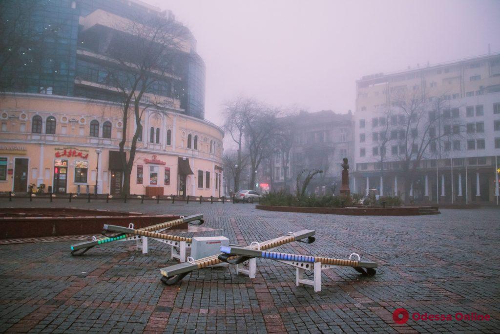 Одессу окутал туман (фоторепортаж)