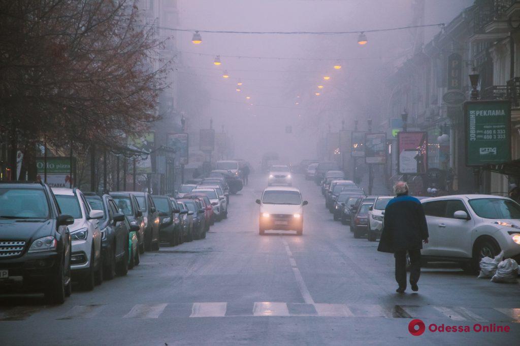 Одессу окутал туман (фоторепортаж)