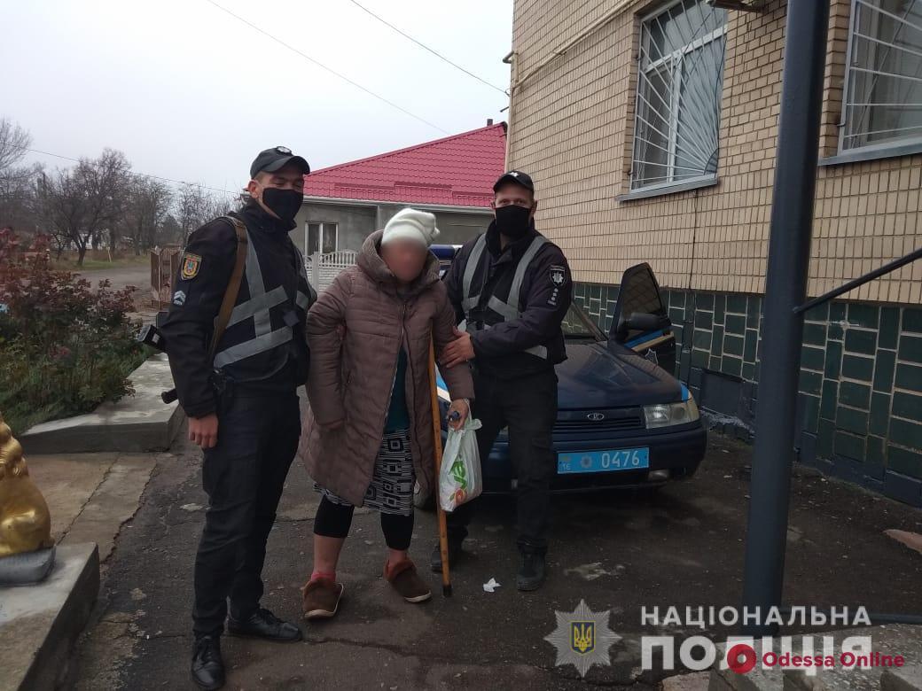 Сидела на автобусной остановке: в Одесской области полицейские вернули домой пропавшую женщину