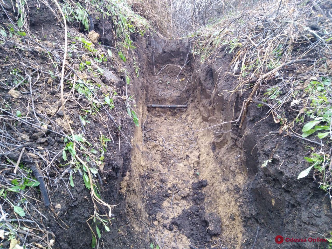 В Одесской области пограничники раскопали подземный спиртопровод из Молдовы (видео)