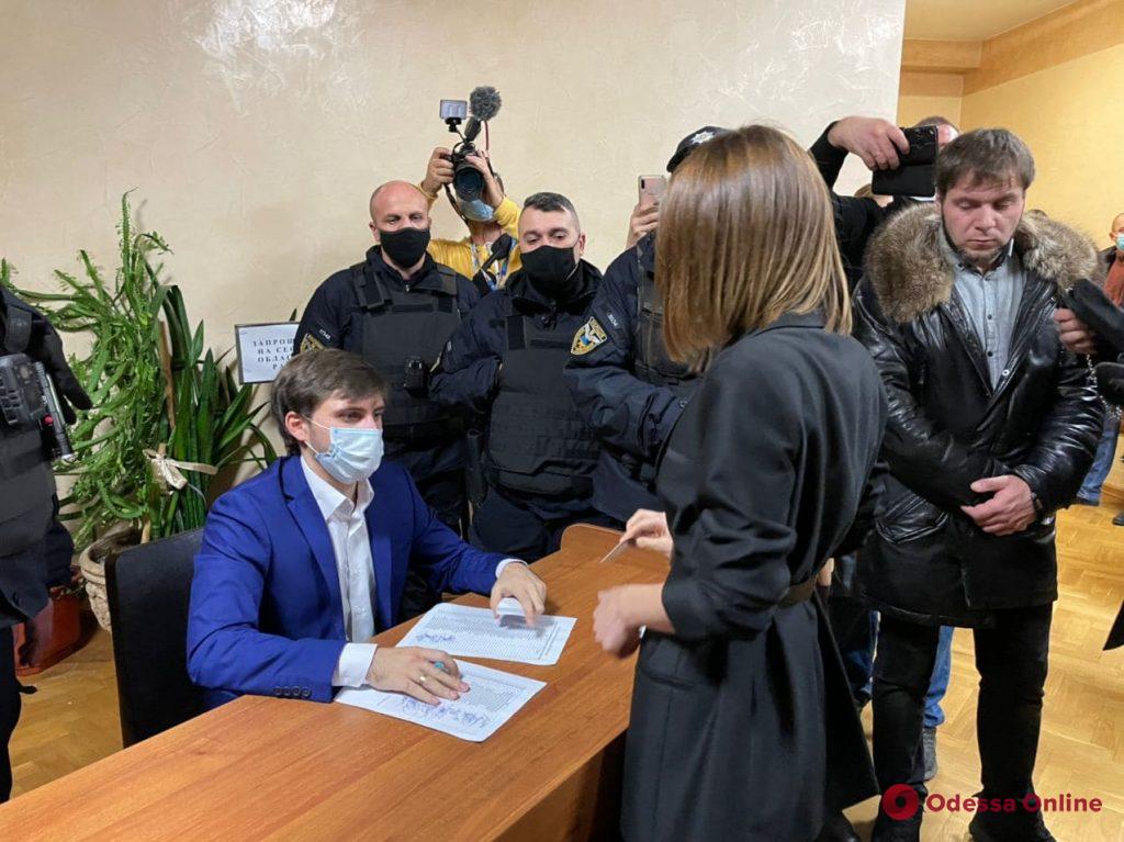 Депутаты от ОПЗЖ и «За майбутнє» блокируют первую сессию Одесского облсовета (фото, видео, обновлено)