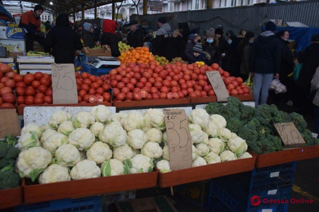 Раки, помело и редиска: воскресные цены на одесском «Привозе»