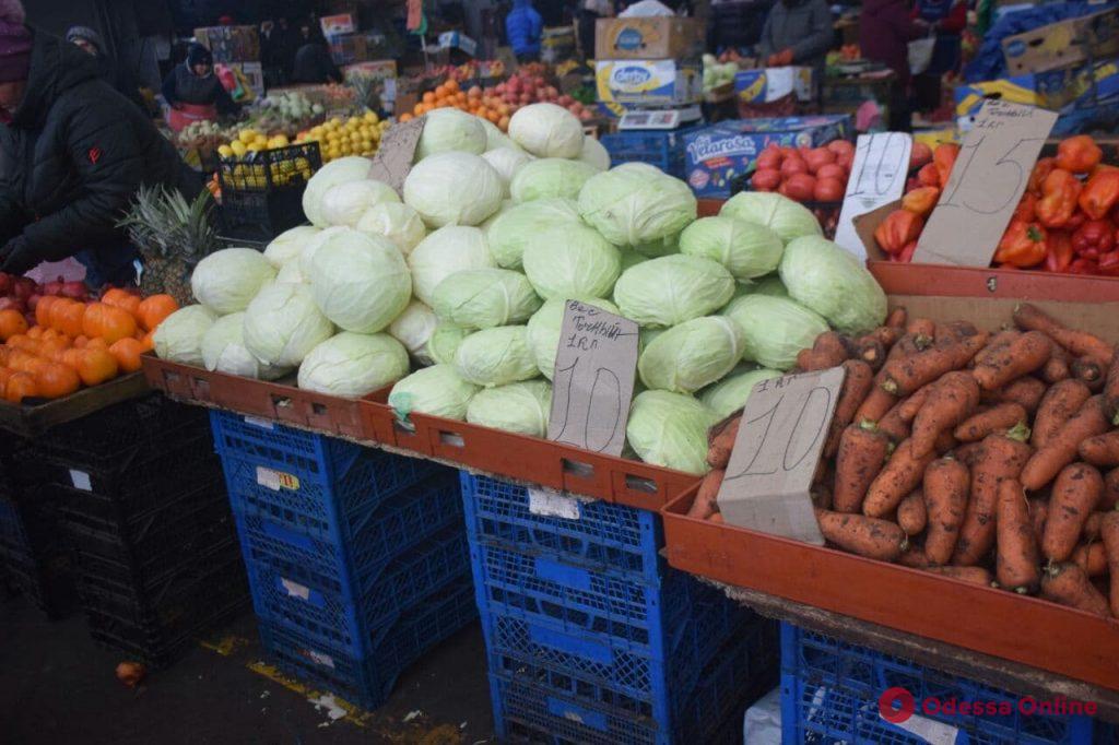 Раки, помело и редиска: воскресные цены на одесском «Привозе»