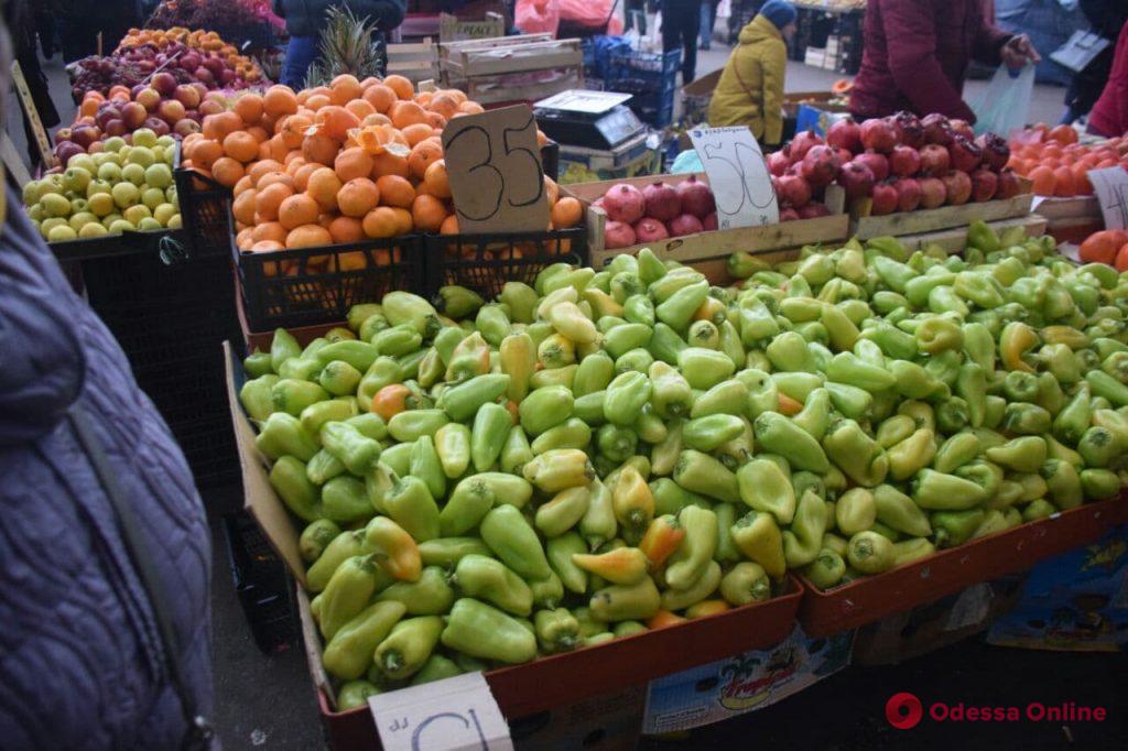 Раки, помело и редиска: воскресные цены на одесском «Привозе»